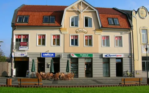 Polyfunkčný dom Fontána na pešej zóne v Štúrove